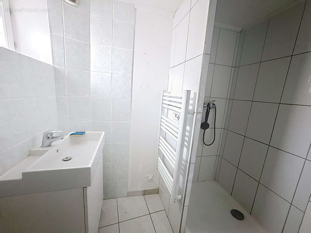 Appartement à SAINT-JEAN-DE-BOURNAY