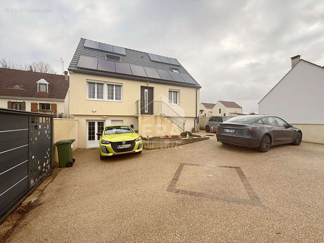 Maison à GUIGNEVILLE-SUR-ESSONNE