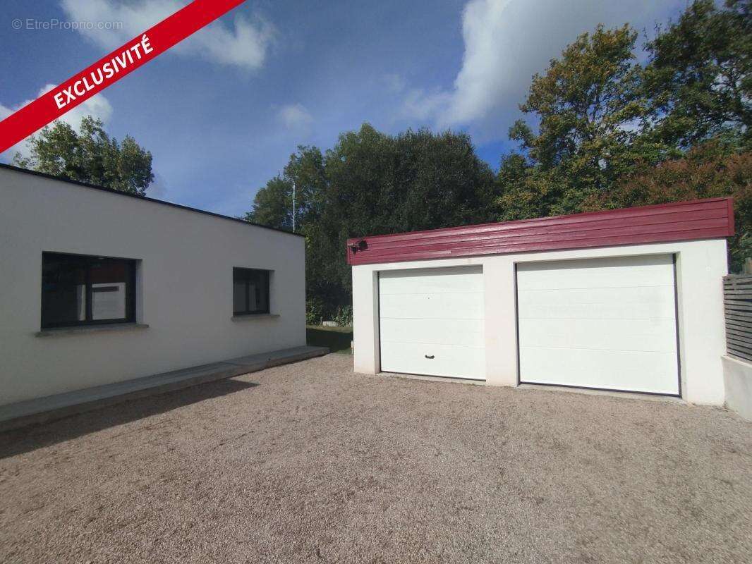 Maison à LA TRINITE-SURZUR