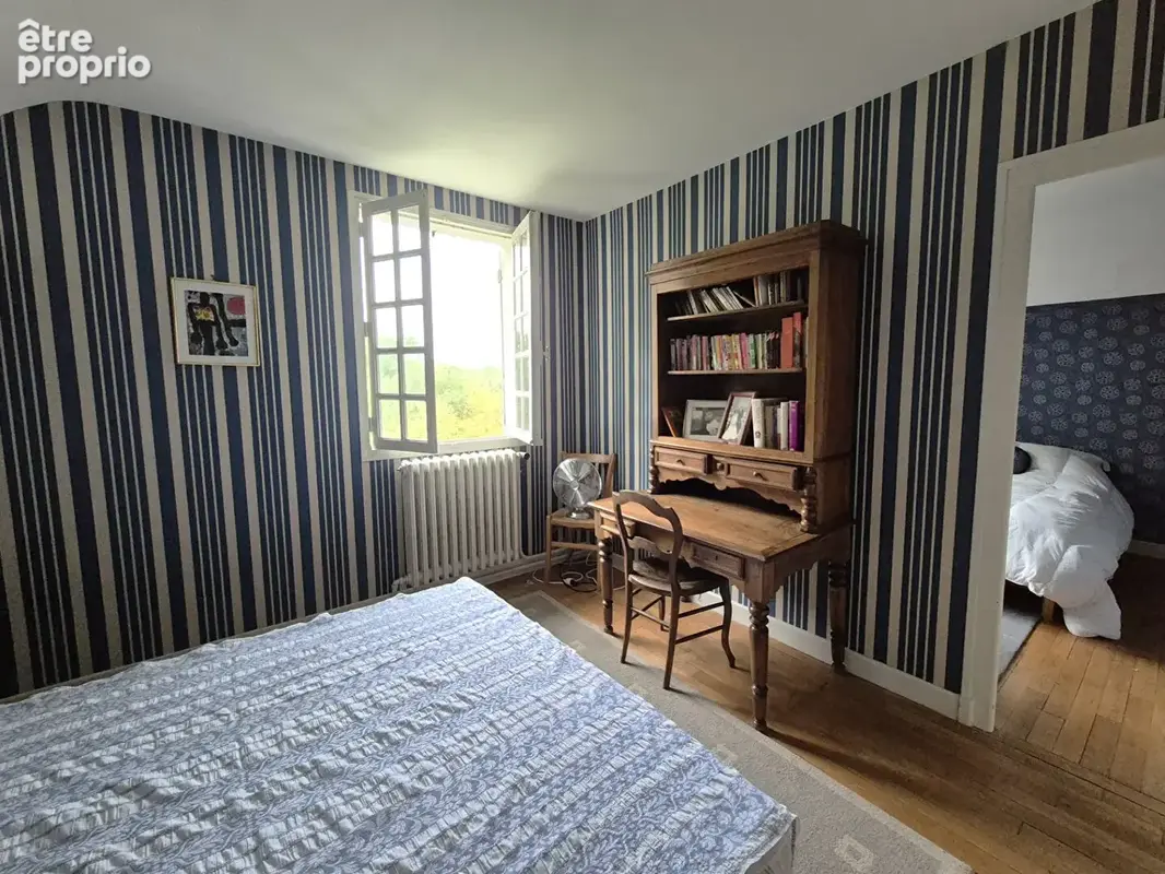 CORRÈZE. Proche d'ARGENTAT. Maison de campagne comprenant 4 chambres, une maison attenante à rénover, une dépendance et un terra - photo 16