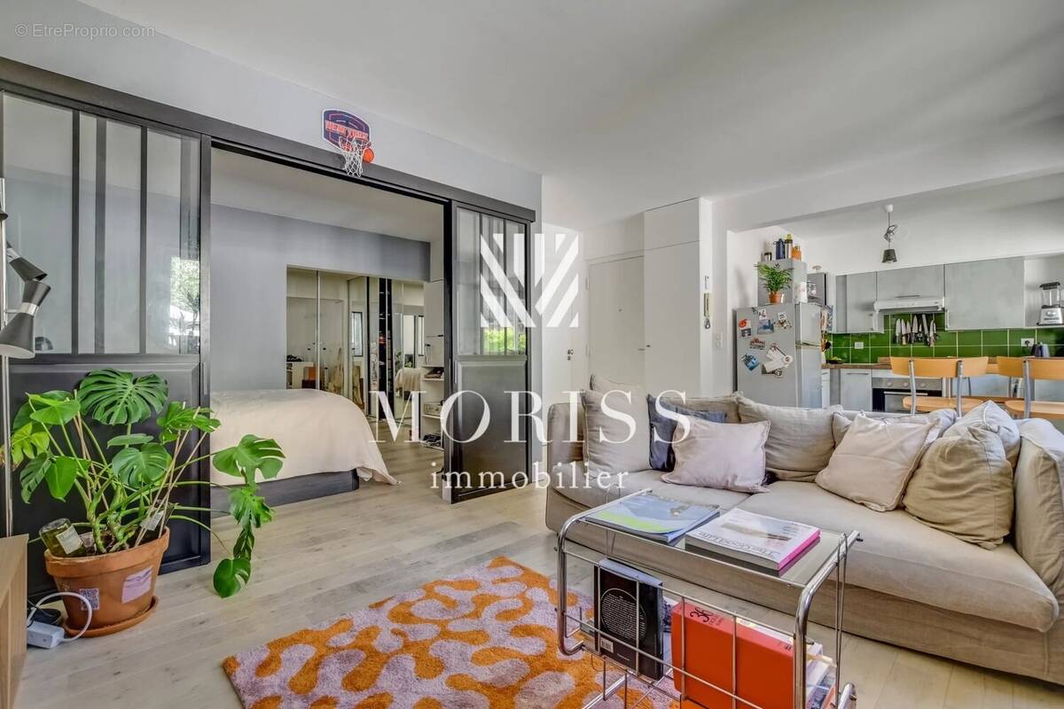 Appartement à PARIS-16E