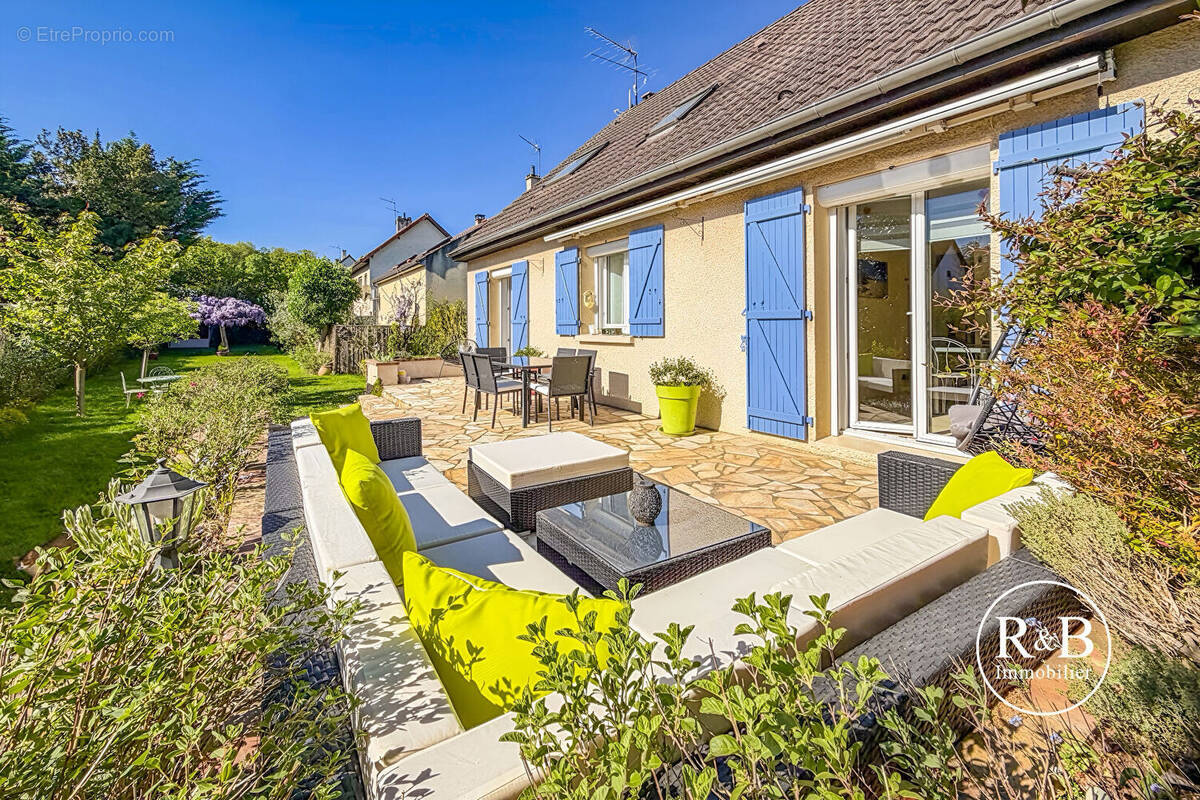 Maison à LES CLAYES-SOUS-BOIS