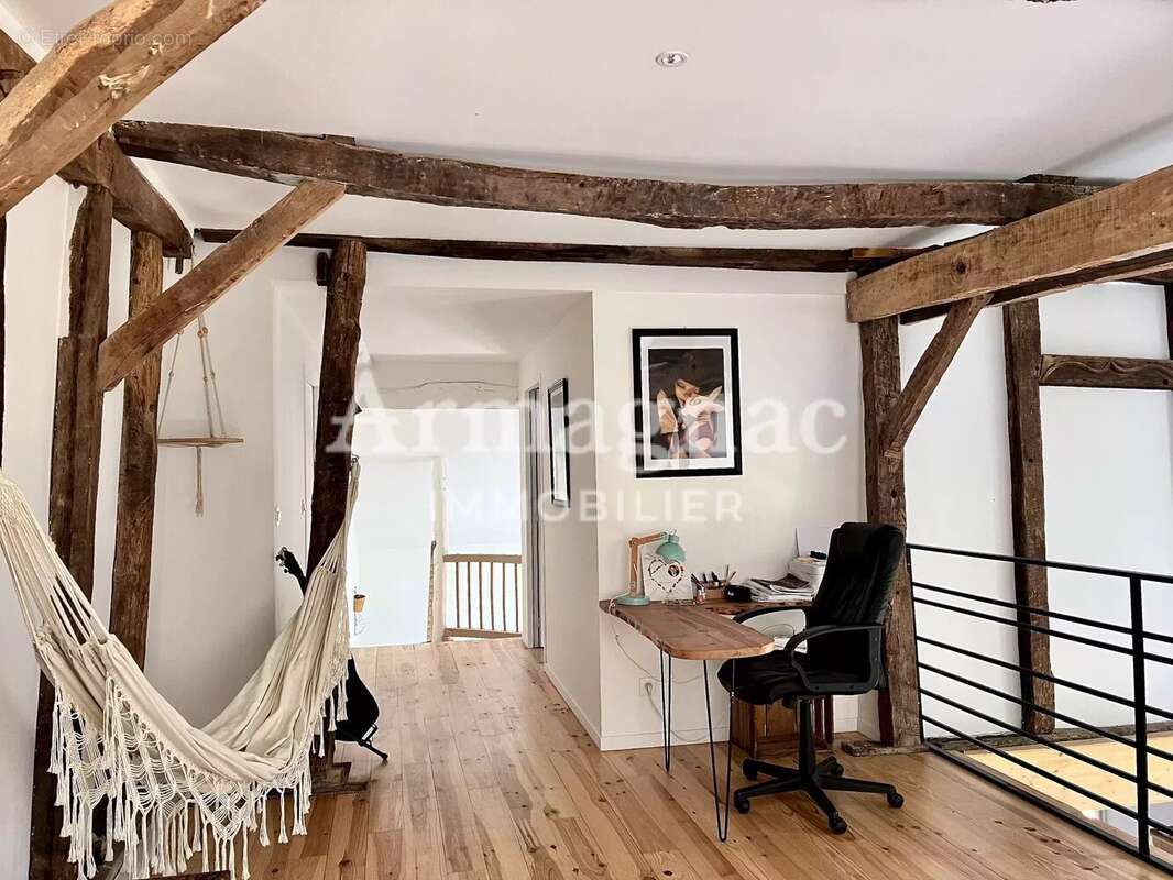 Maison à VIC-FEZENSAC