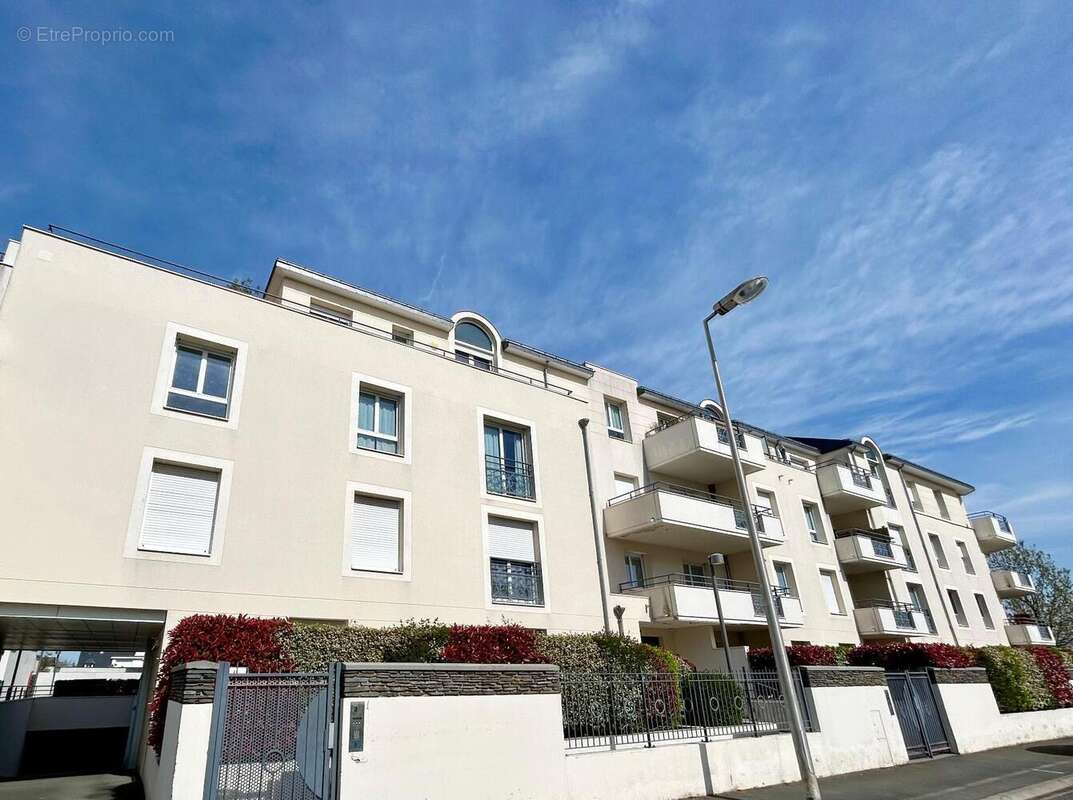   - Appartement à AVRILLE