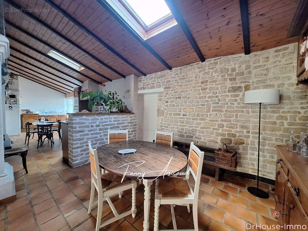 Maison à CHARRON