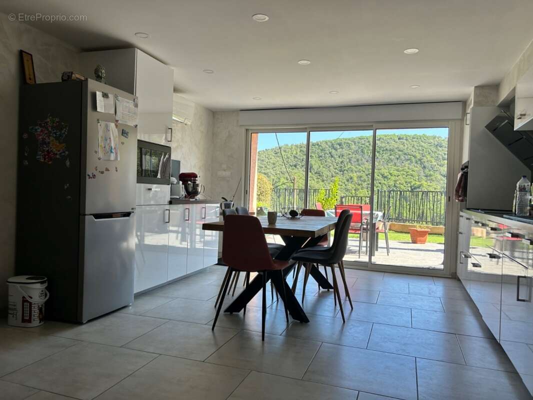 Maison à LES MAYONS