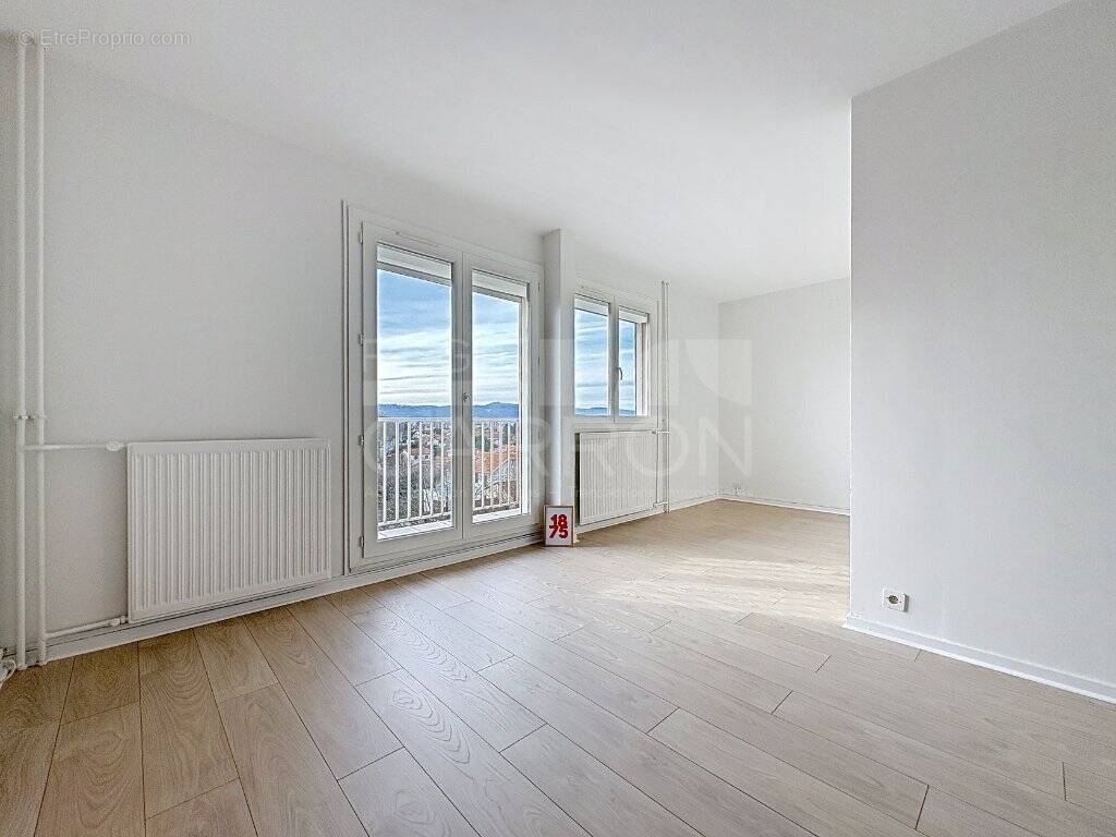 Appartement à RILLIEUX-LA-PAPE