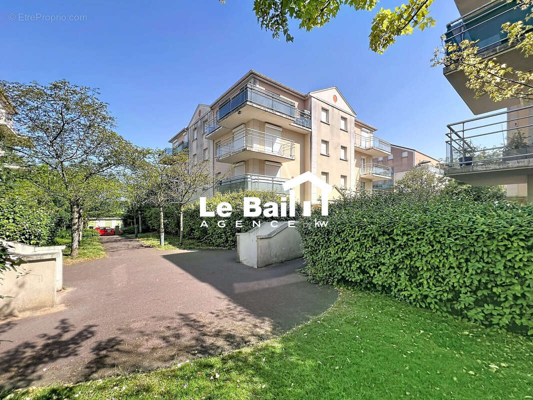 Appartement 61 m² à Saint-Ouen-L'aumone  - photo 2
