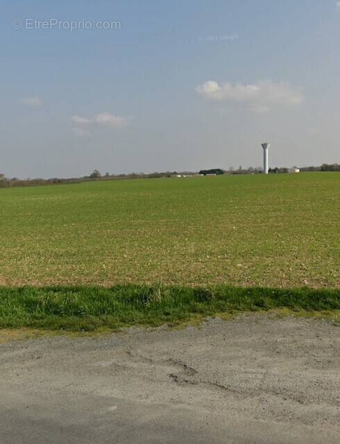 Terrain à SAINT-JEAN-DE-LIVERSAY