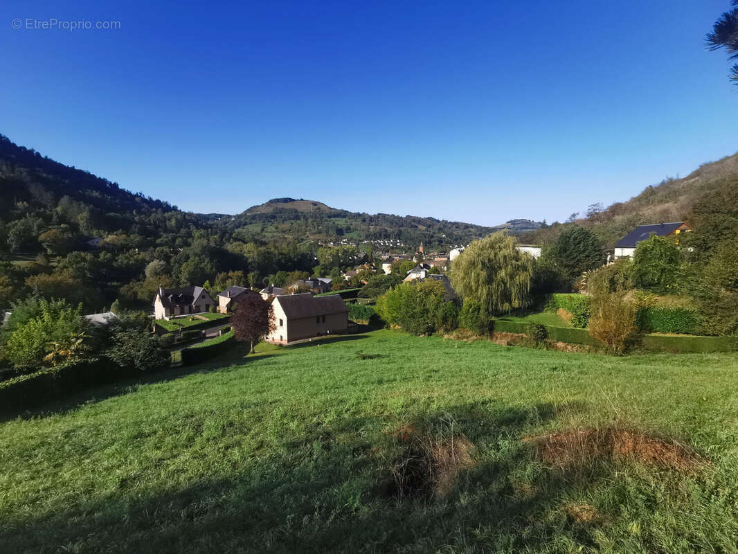 Terrain à MARCILLAC-VALLON