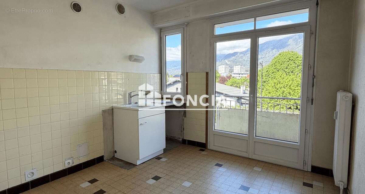 À découvrir ! Appartement T2 avec balcon, cave et parking – Proche centre-ville - photo 3