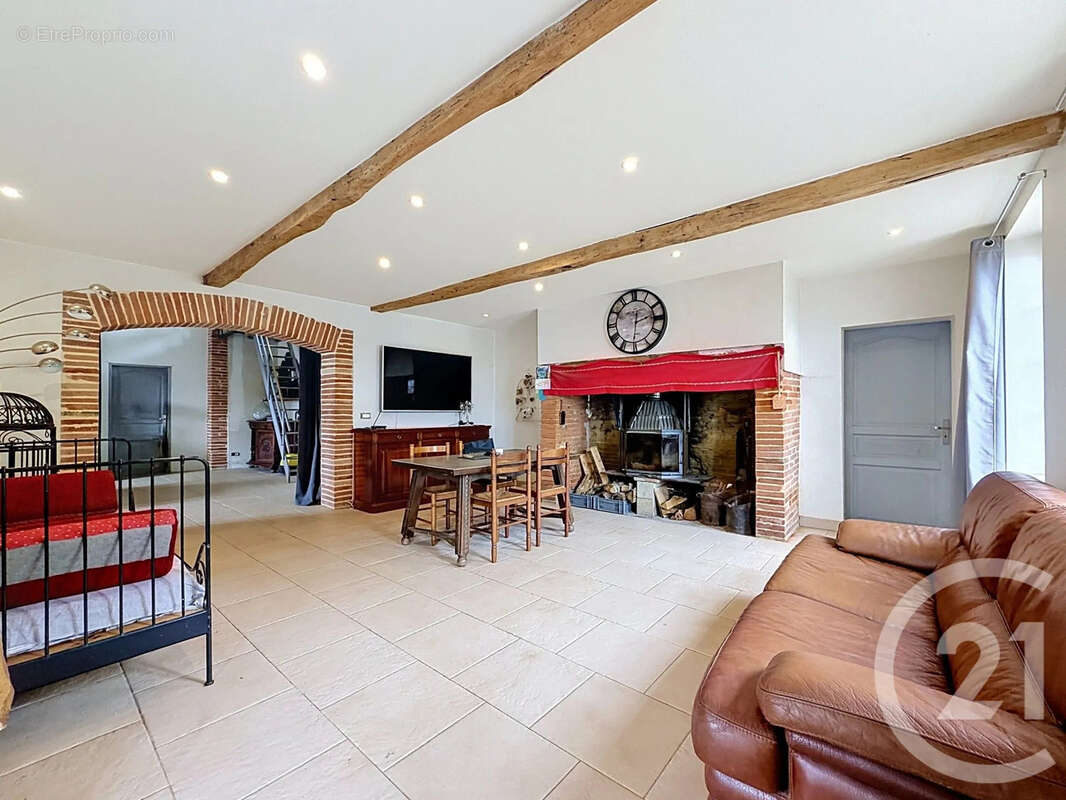 Maison 186 m² à Saint-Nauphary  - photo 5