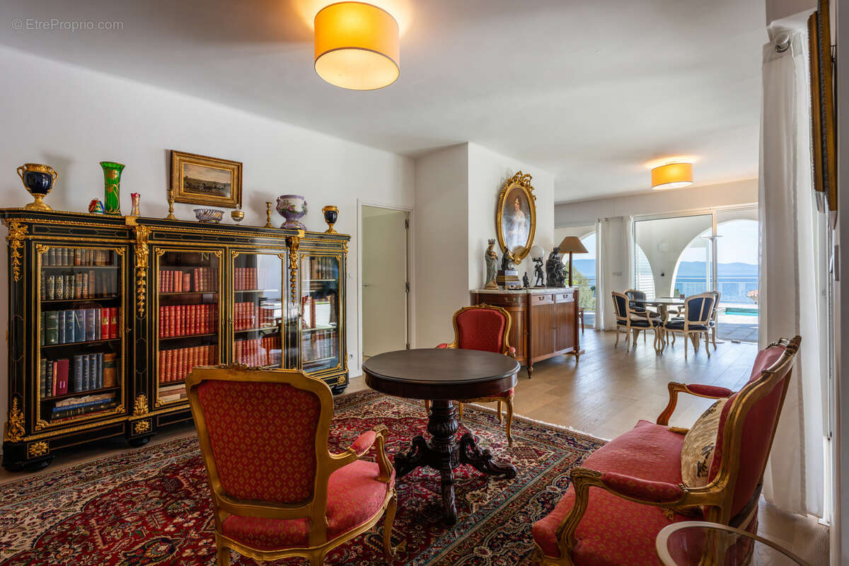 Villa de charme 300 m2 route des Sanguinaires avec vue mer et piscine - photo 3