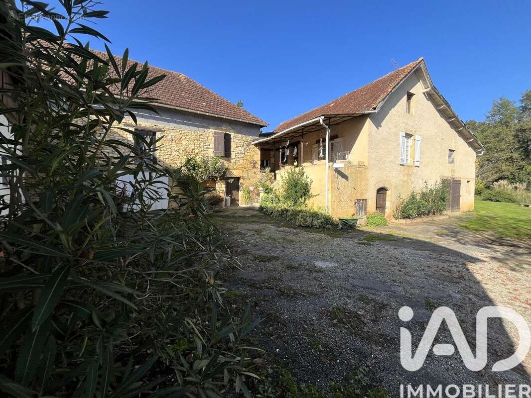 Maison 134 m² à Saint-Martial-De-Nabirat  - photo 2
