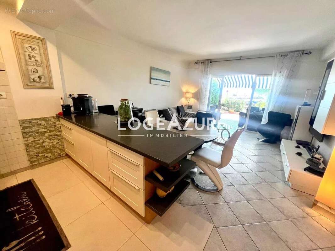 Appartement à VALLAURIS