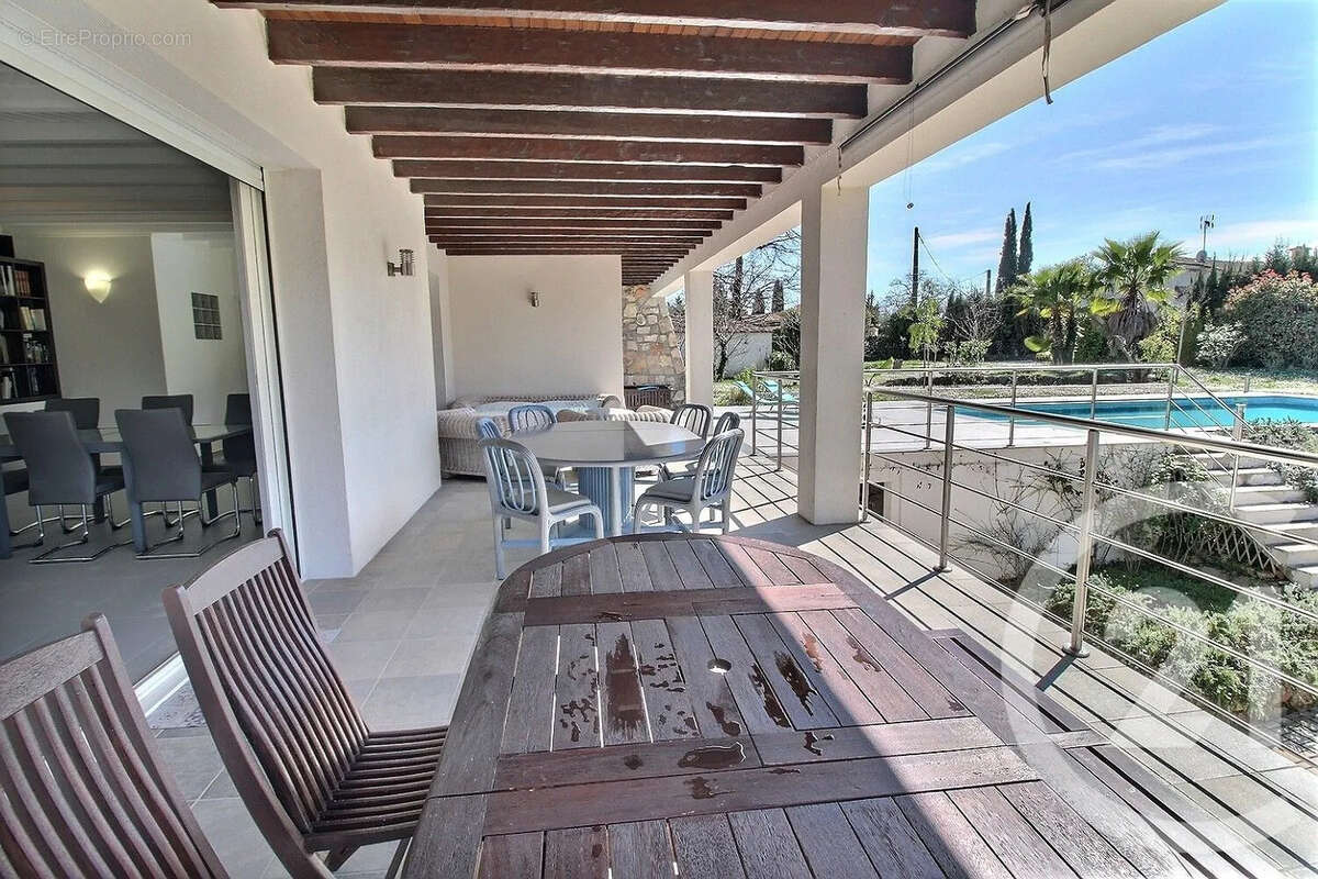 Maison à ROQUEFORT-LES-PINS