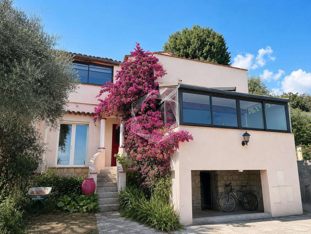 ancienne maison avec extension