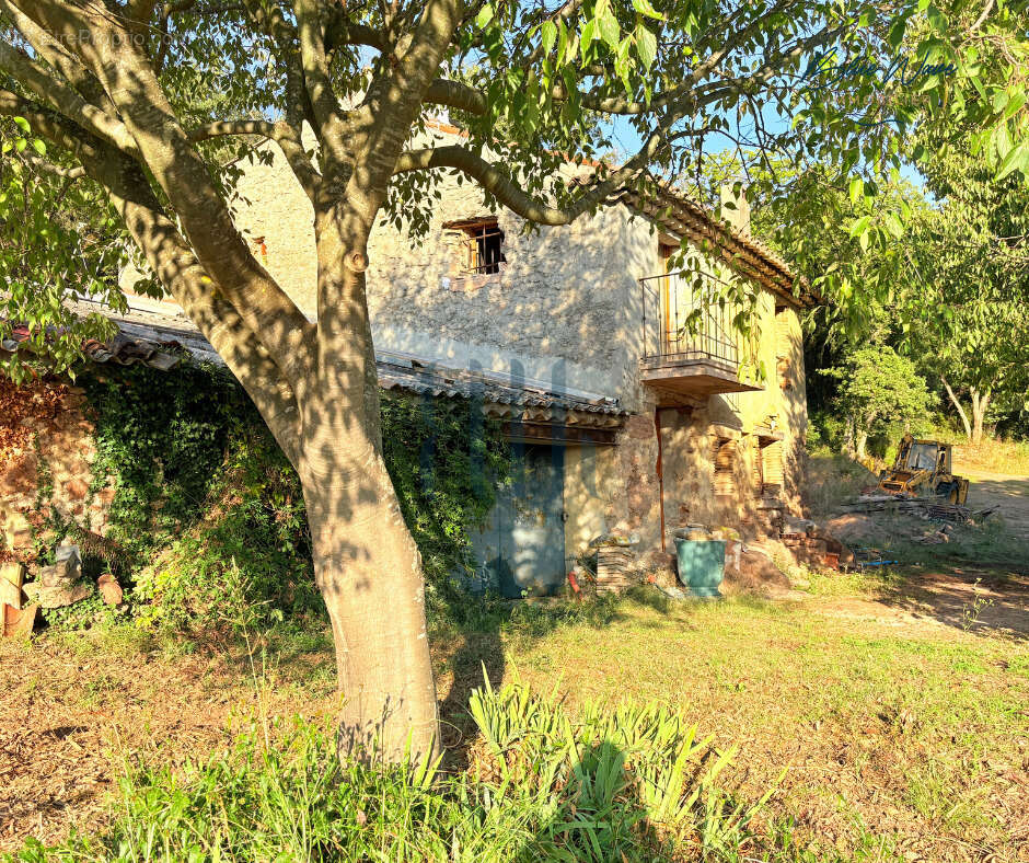 Bastide en pierre a rénover au pied du rocher de roquebrune - photo 5