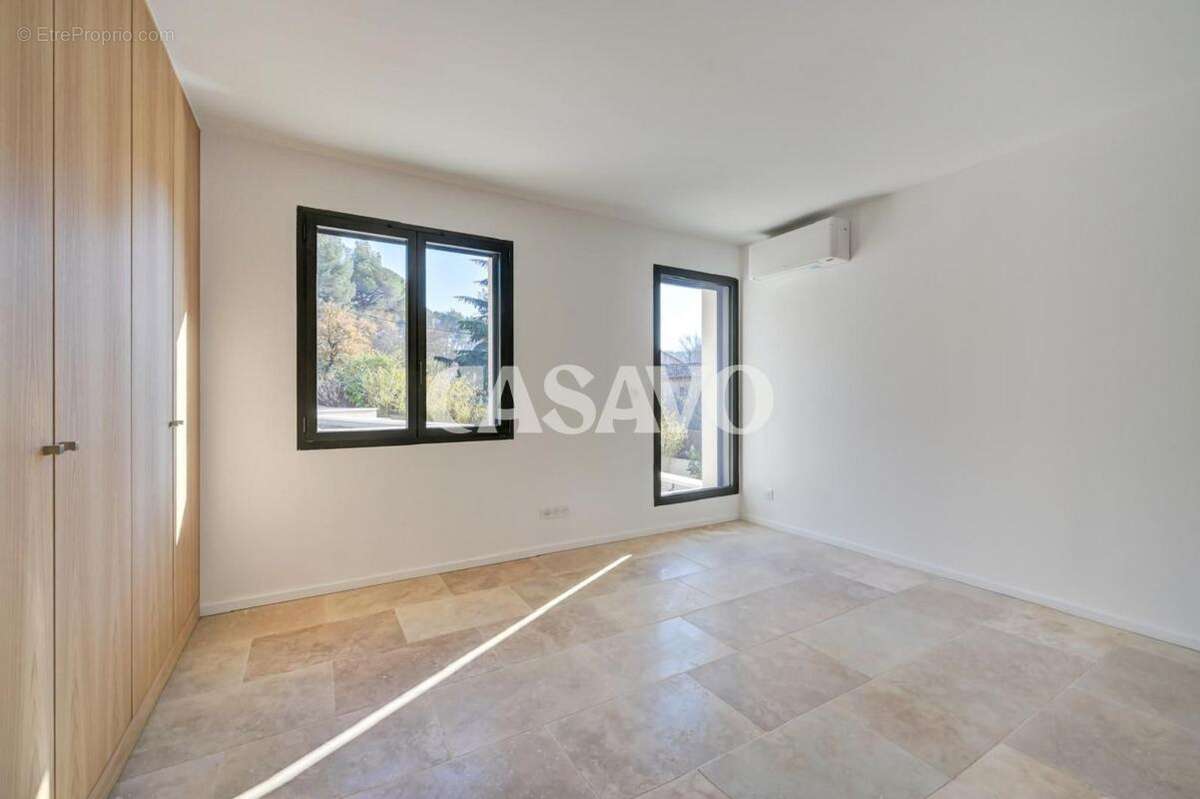 Vente Maison 5 pièces de 135m² - 13080 Aix-en-Provence - photo 13