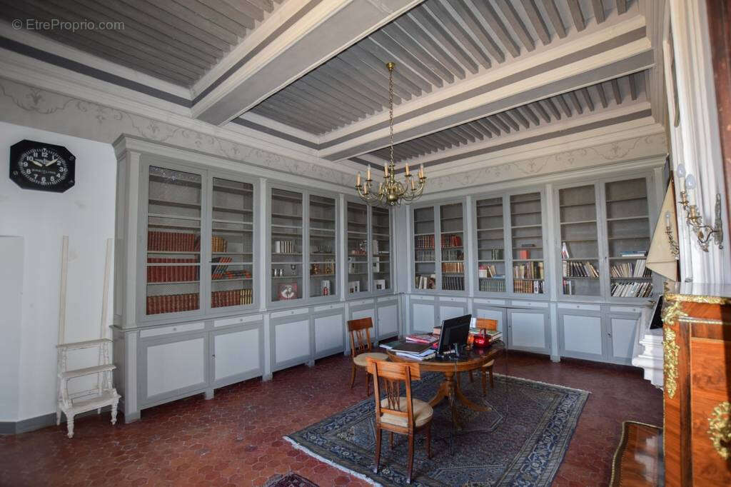 Maison à AIGUINES