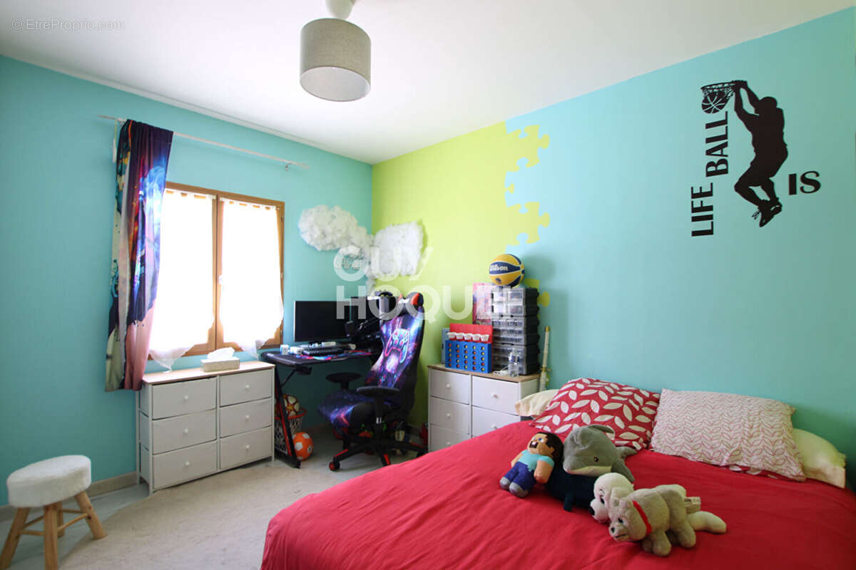 Maison à ENTRAIGUES-SUR-LA-SORGUE