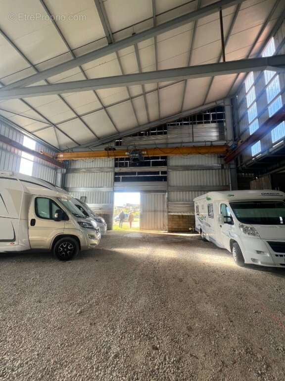 Commerce à SAINT-JEAN-DE-TREZY