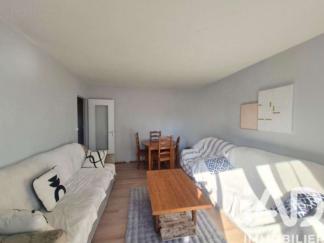 Photo 2 - Appartement à SAINTE-GENEVIEVE-DES-BOIS