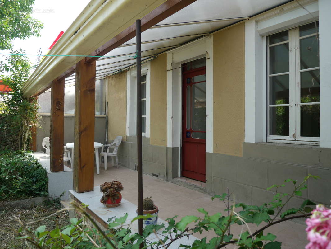 T2 RdC 49 m2 + Terrasse 16 m2 + Jardin 270 m2 + 2 Cabanons - photo 13