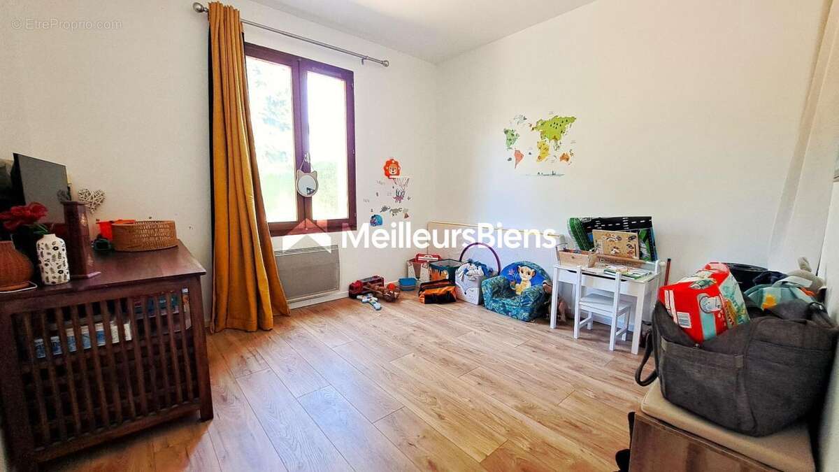 Maison à MONTJAVOULT