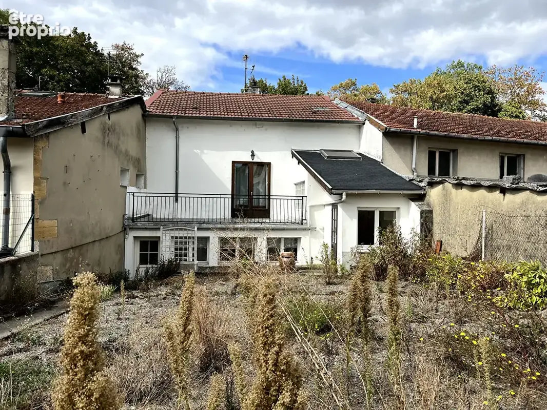 BAR LE DUC : Maison de ville 74 m² à rénover, 4 pièces, 2 chambres, garage, terrasse et jardin - photo 17