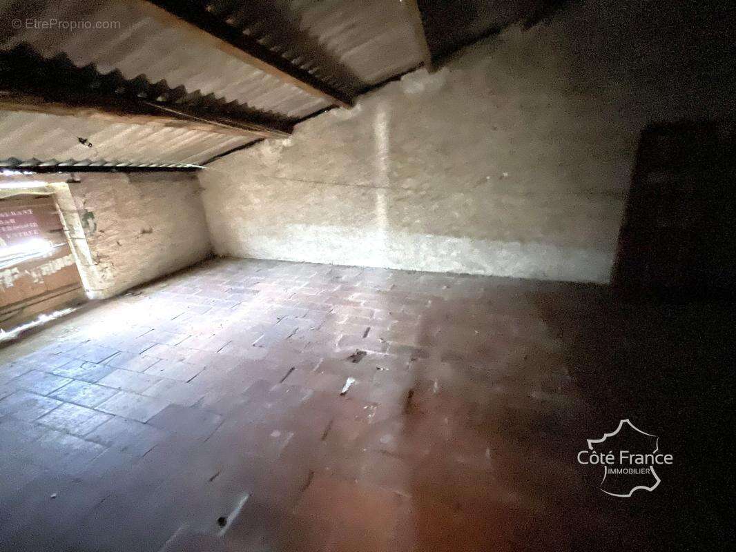 Ancien restaurant avec partie habitation et fort potentiel d - photo 8