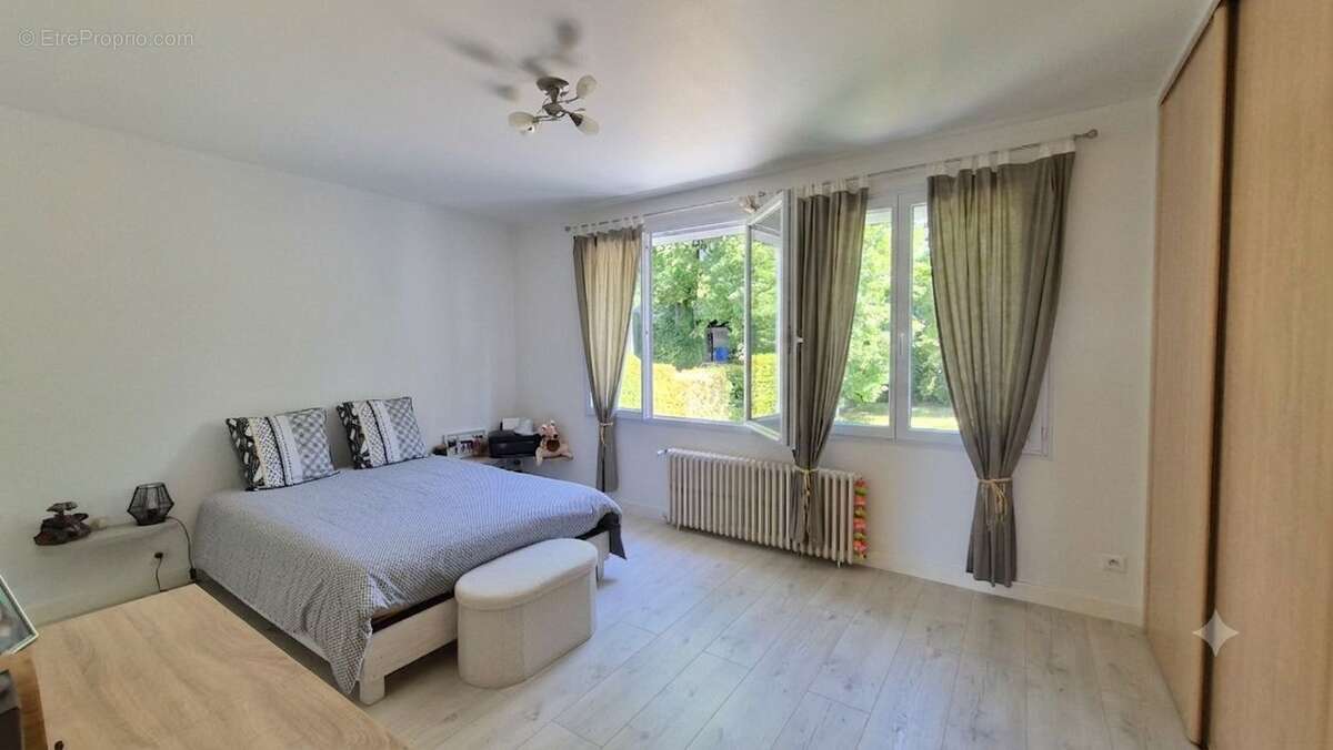 T4 indépendant, 126 m², sous sol total, 782 m² de terrain - photo 13