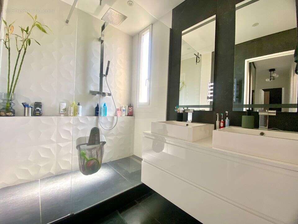 T4 DERNIER ETAGE  / BALCON / PARKING / BATARELLE BASSE - Appartement à MARSEILLE-13E