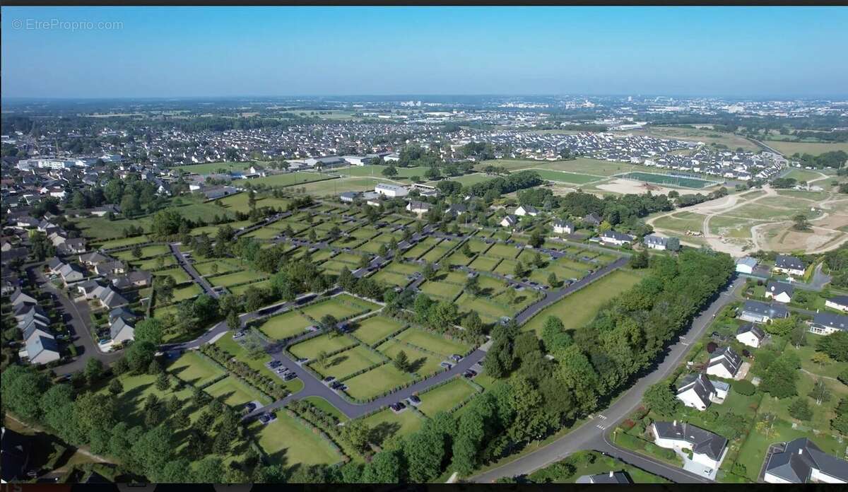 Terrain à BONCHAMP-LES-LAVAL
