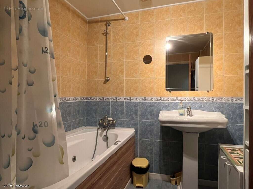 Maison à NANTEUIL-EN-VALLEE