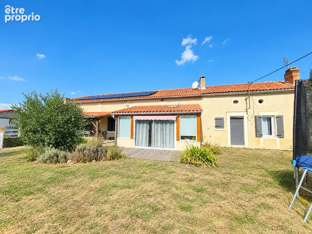 Maison à LA ROCHE-CHALAIS