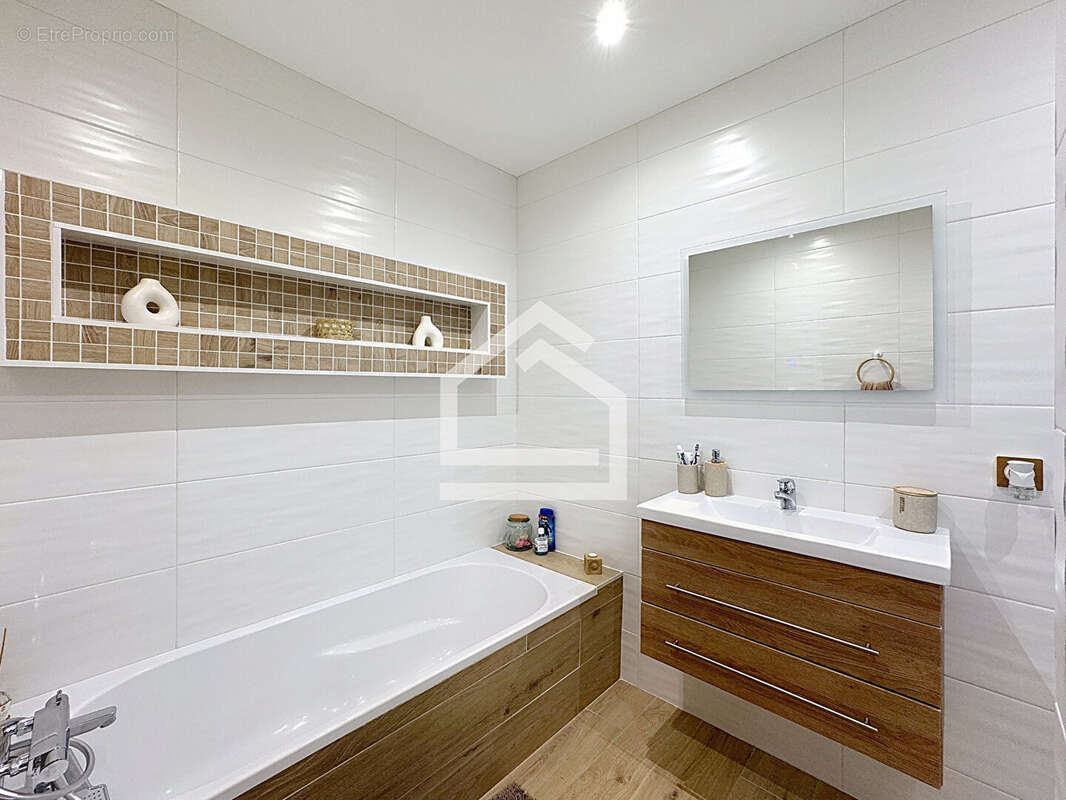 Soussans - Maison Contemporaine de 175m2, 5 chambres, piscine et garage. - photo 13