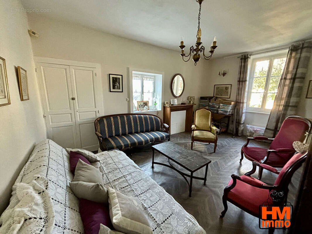 Maison à CONDAT-SUR-VIENNE