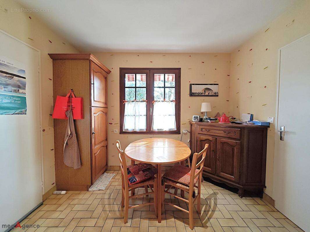 Maison à LA TRINITE-SURZUR