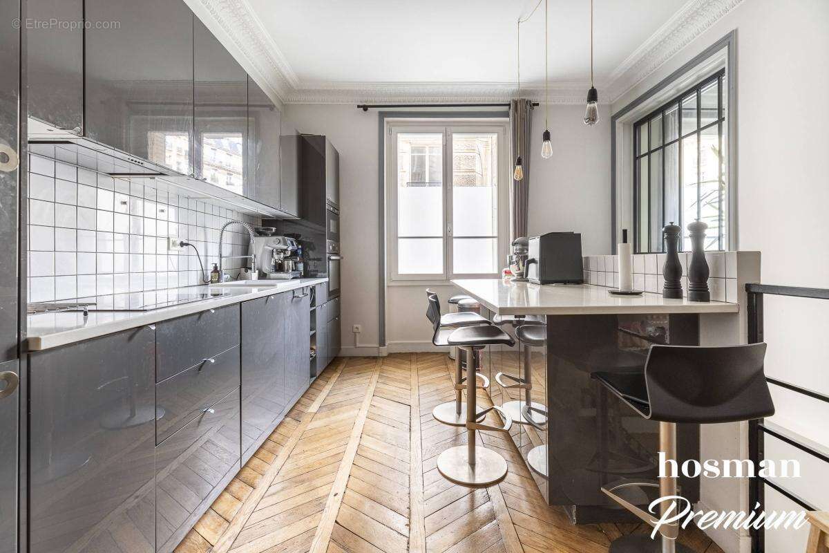 Appartement à PARIS-16E