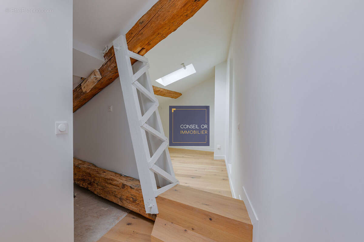 Appartement à SAINT-GENIS-LAVAL