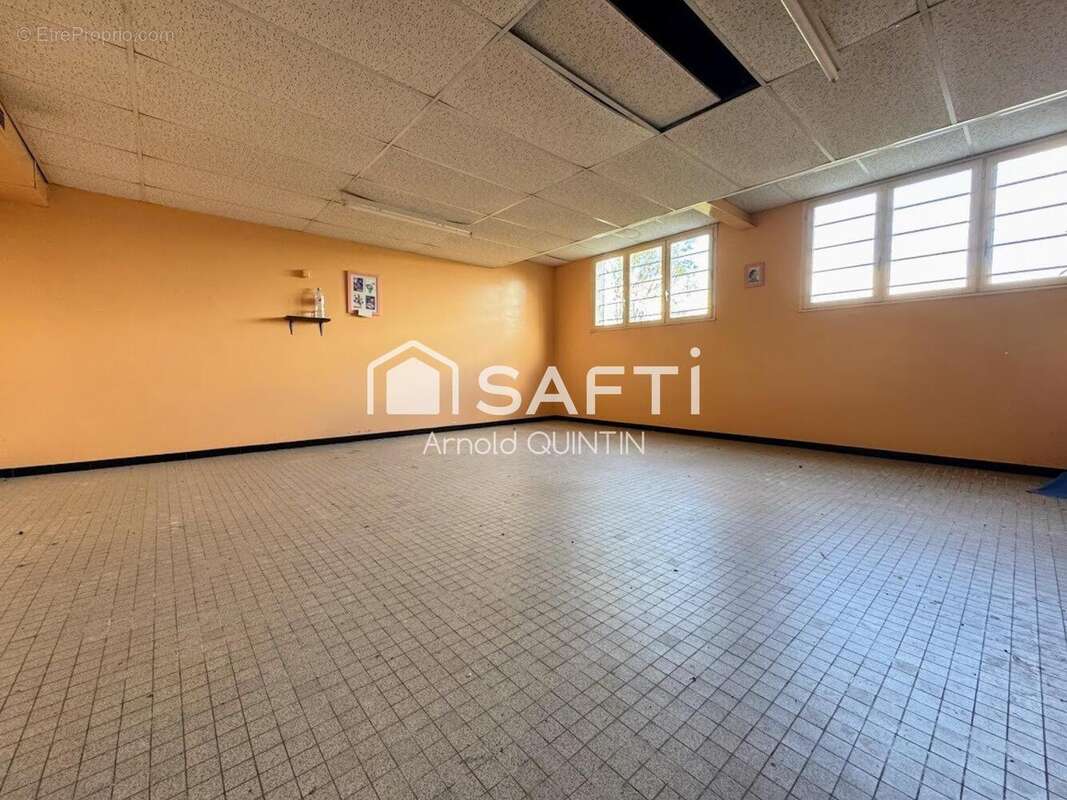 Photo 4 - Commerce à ETAIN