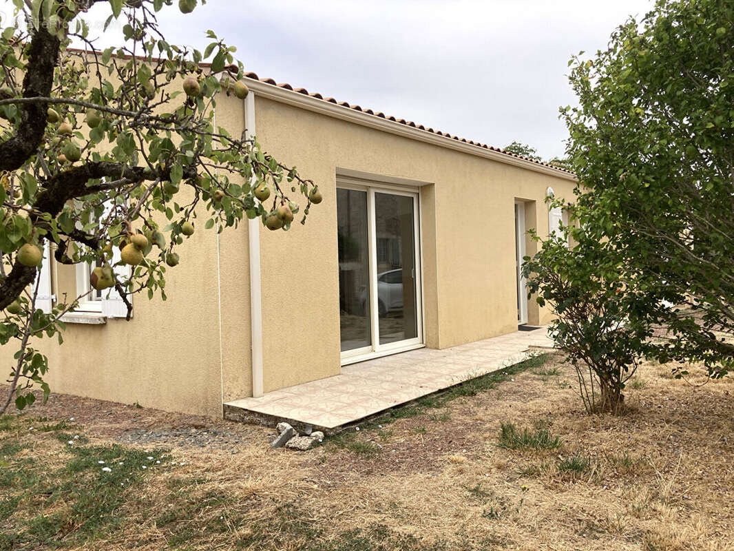 Maison 80 m² à Saint-Pompain  - photo 2