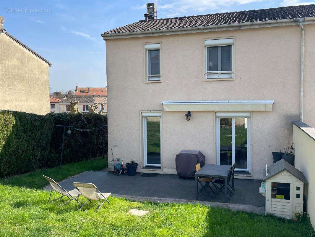 Maison à PONT-DE-CHERUY