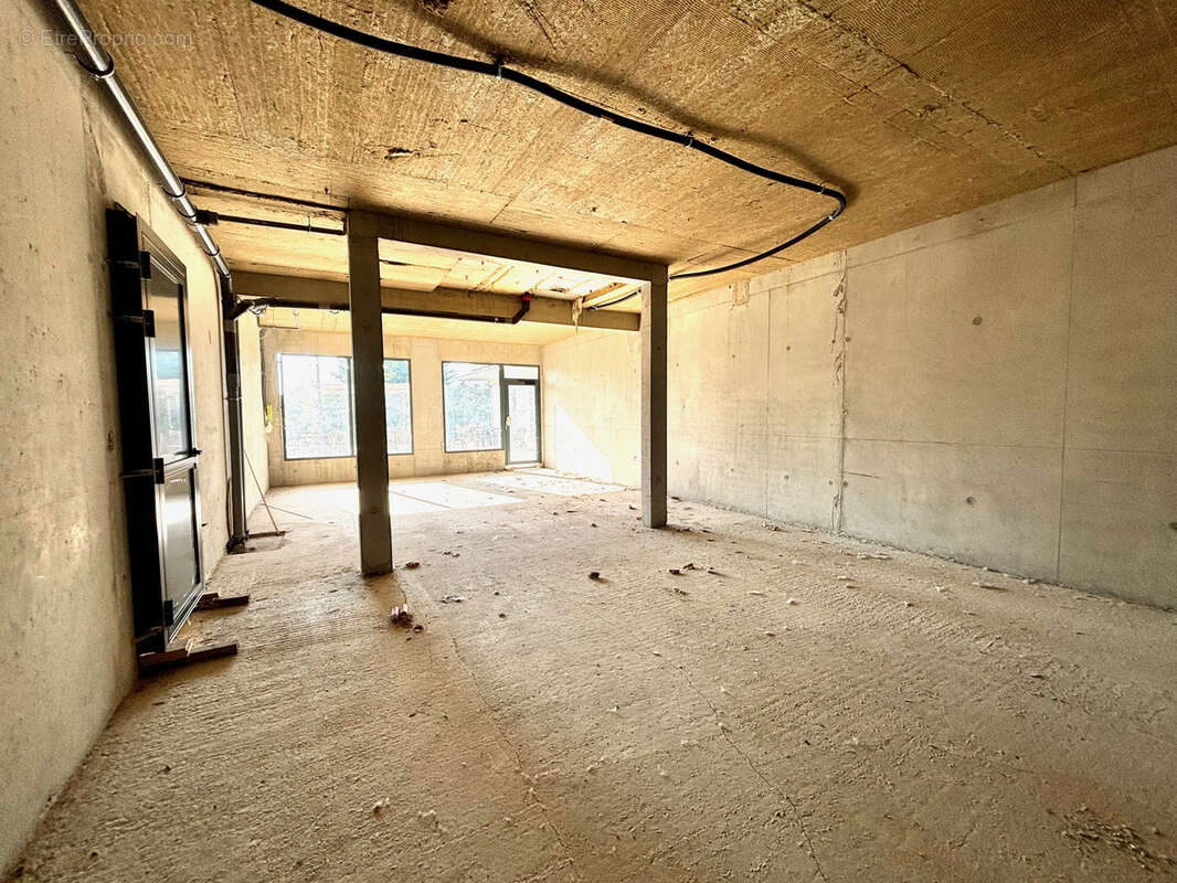 Commerce à FLEURIEUX-SUR-L&#039;ARBRESLE