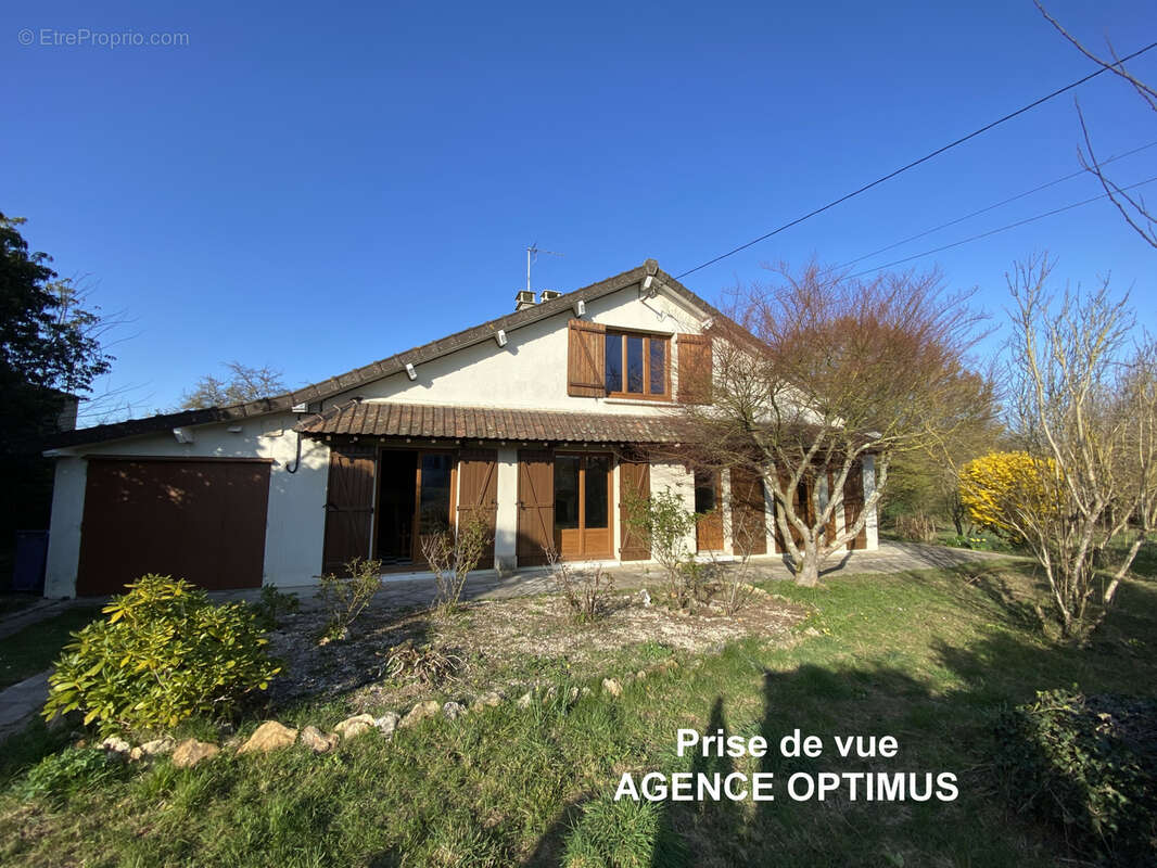 Maison à VILLENEUVE-LA-GUYARD