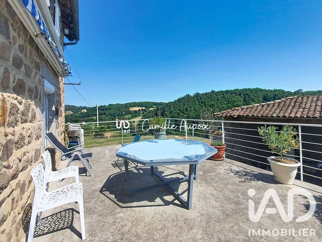 Maison 174 m² à Chambost-Longessaigne  - photo 2