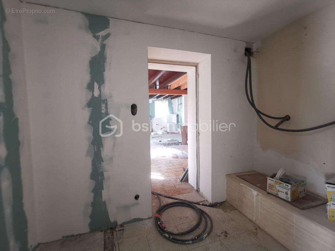 Grande maison en pierres à rénover - Terrain & dépendances - photo 10
