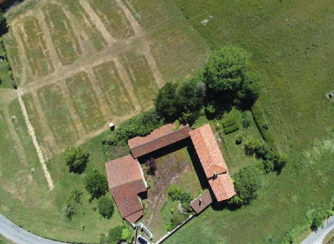 Maison à RUFFEC