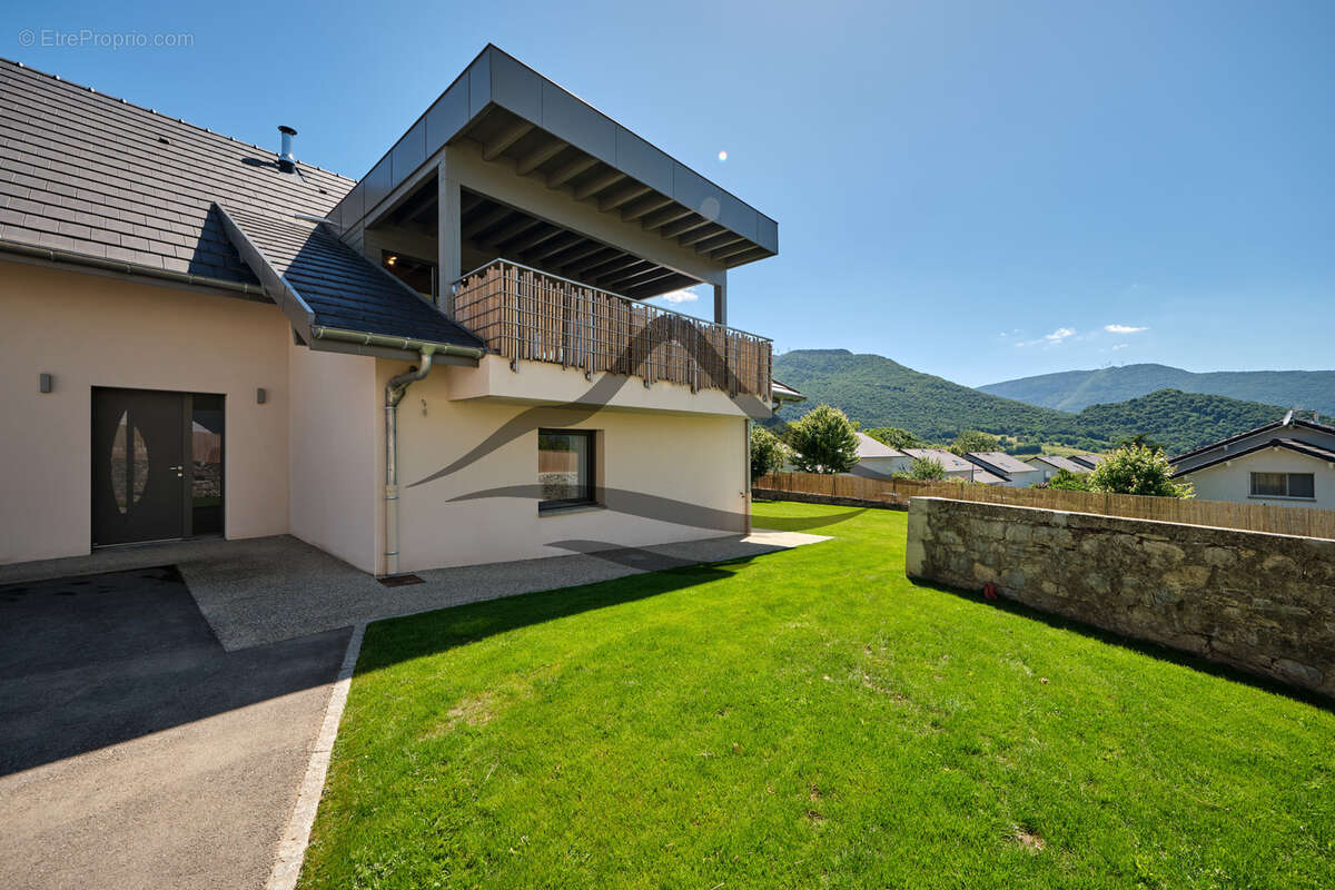 Maison à MONTAGNOLE